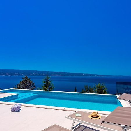 Villa Belvedere With Heated Pool, Billiards, Media Room, Sea Views,10 Pax 奥米什 外观 照片