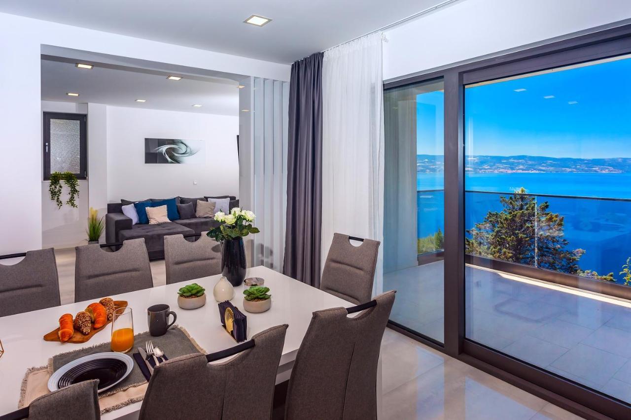 Villa Belvedere With Heated Pool, Billiards, Media Room, Sea Views,10 Pax 奥米什 外观 照片