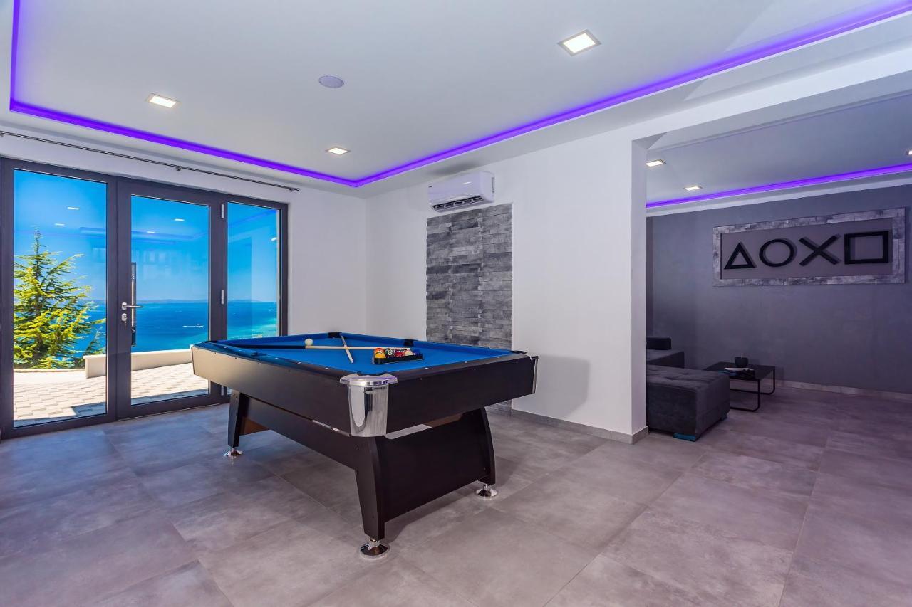 Villa Belvedere With Heated Pool, Billiards, Media Room, Sea Views,10 Pax 奥米什 外观 照片