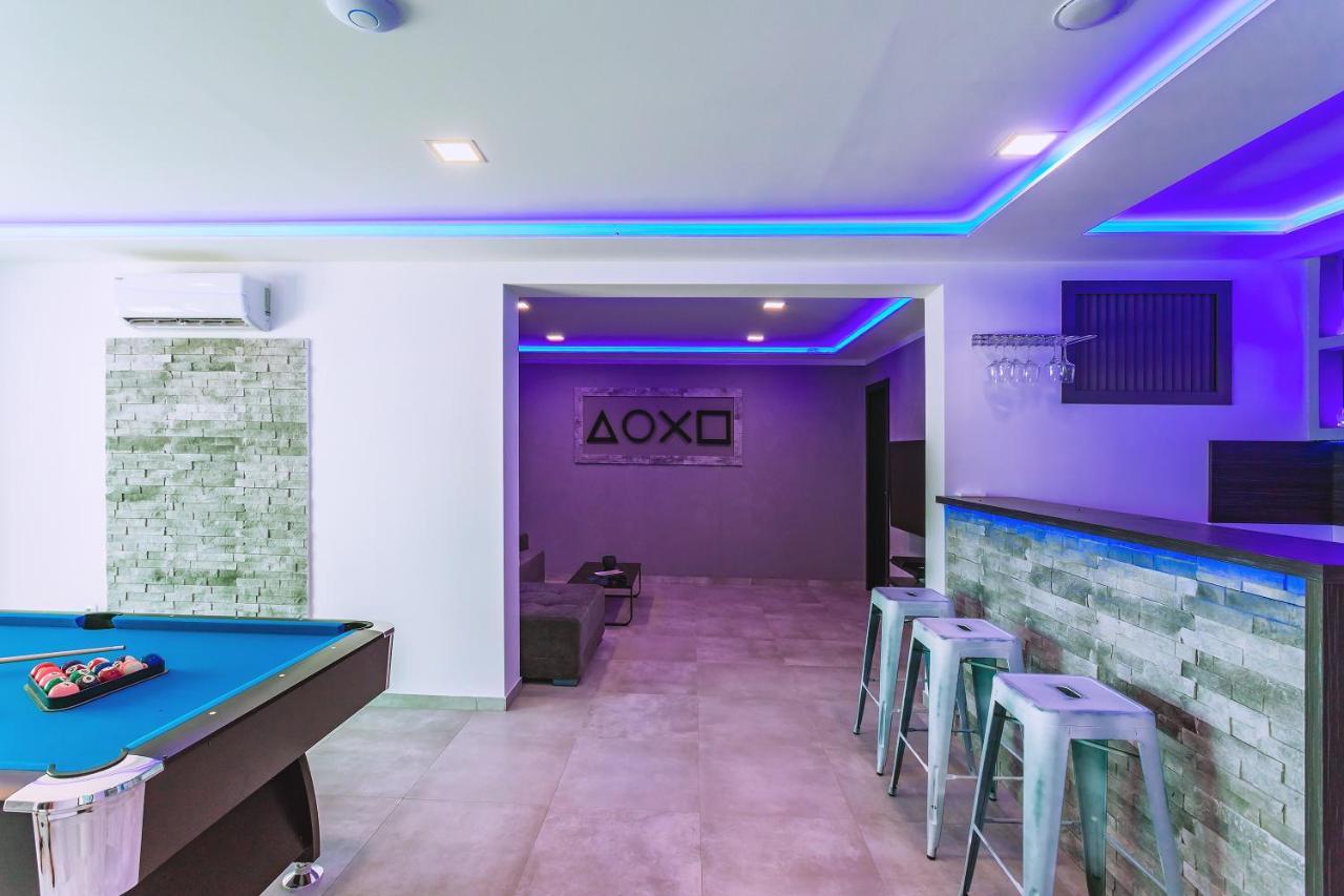 Villa Belvedere With Heated Pool, Billiards, Media Room, Sea Views,10 Pax 奥米什 外观 照片