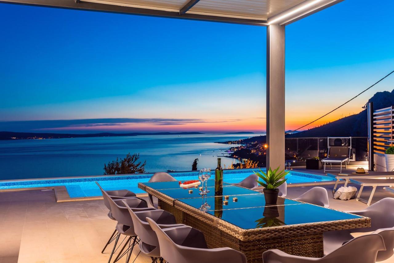 Villa Belvedere With Heated Pool, Billiards, Media Room, Sea Views,10 Pax 奥米什 外观 照片