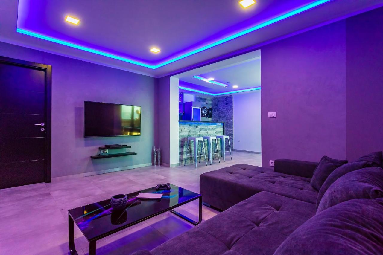 Villa Belvedere With Heated Pool, Billiards, Media Room, Sea Views,10 Pax 奥米什 外观 照片