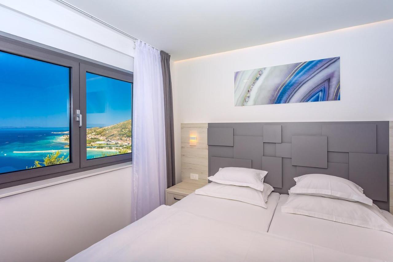 Villa Belvedere With Heated Pool, Billiards, Media Room, Sea Views,10 Pax 奥米什 外观 照片