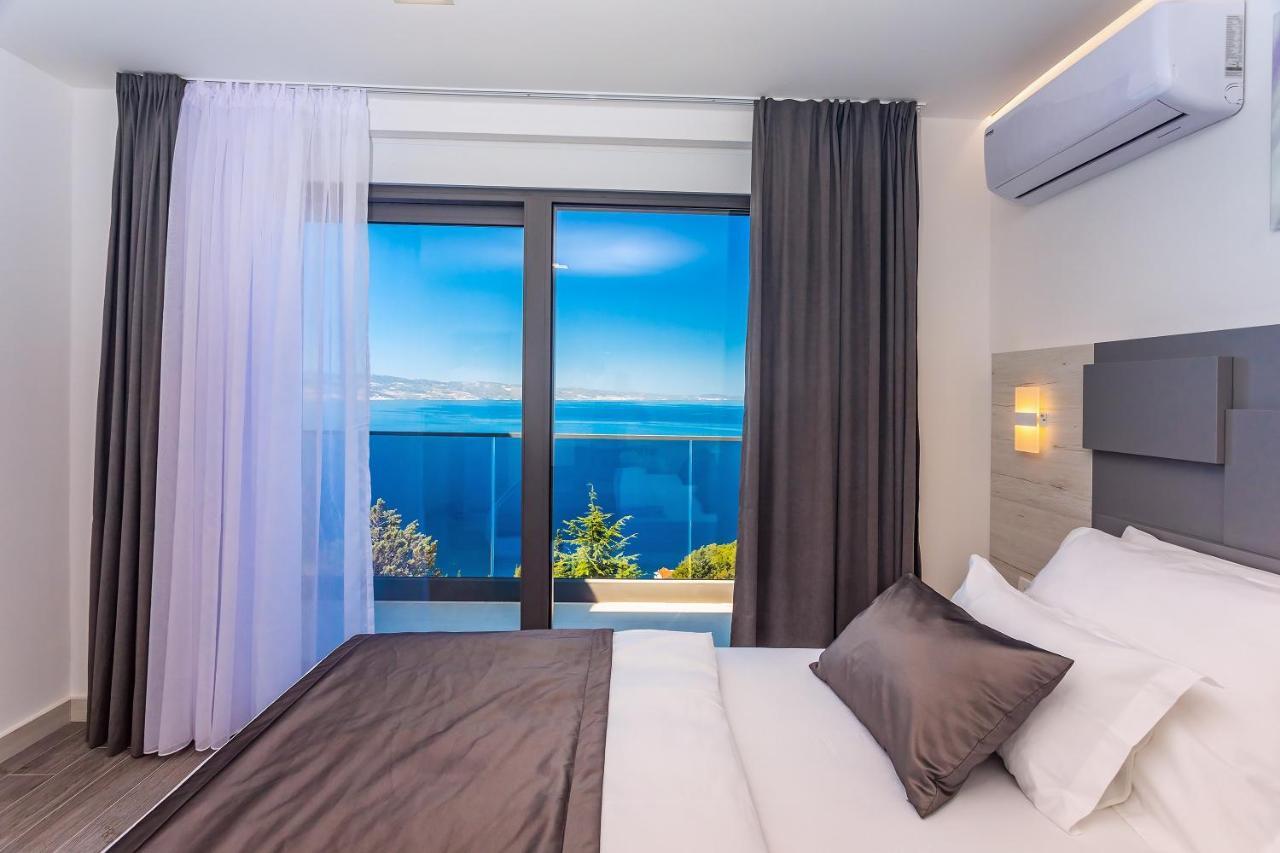 Villa Belvedere With Heated Pool, Billiards, Media Room, Sea Views,10 Pax 奥米什 外观 照片