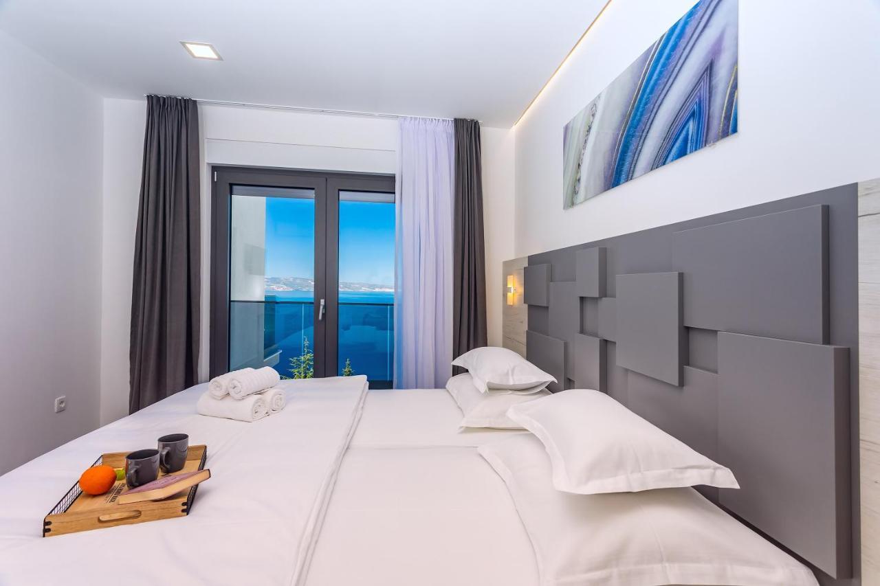 Villa Belvedere With Heated Pool, Billiards, Media Room, Sea Views,10 Pax 奥米什 外观 照片