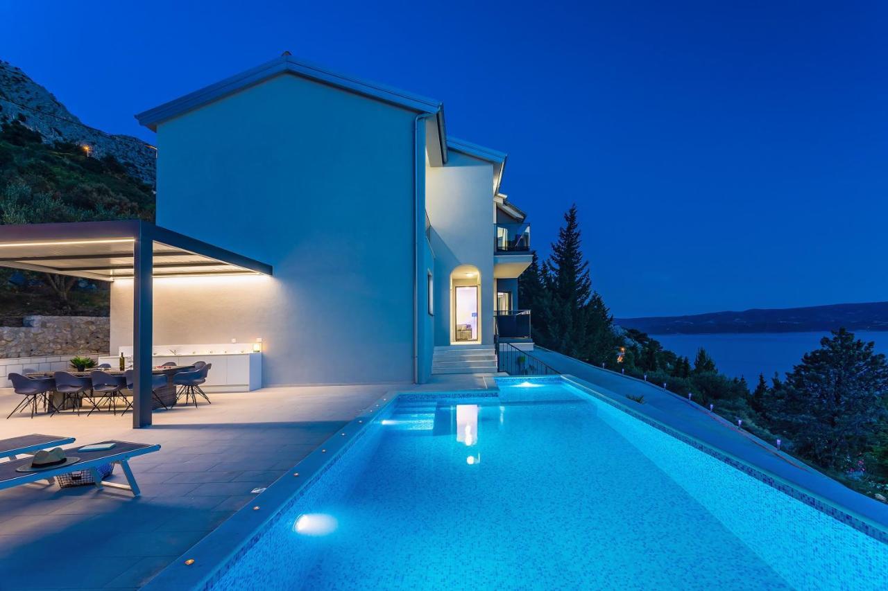 Villa Belvedere With Heated Pool, Billiards, Media Room, Sea Views,10 Pax 奥米什 外观 照片