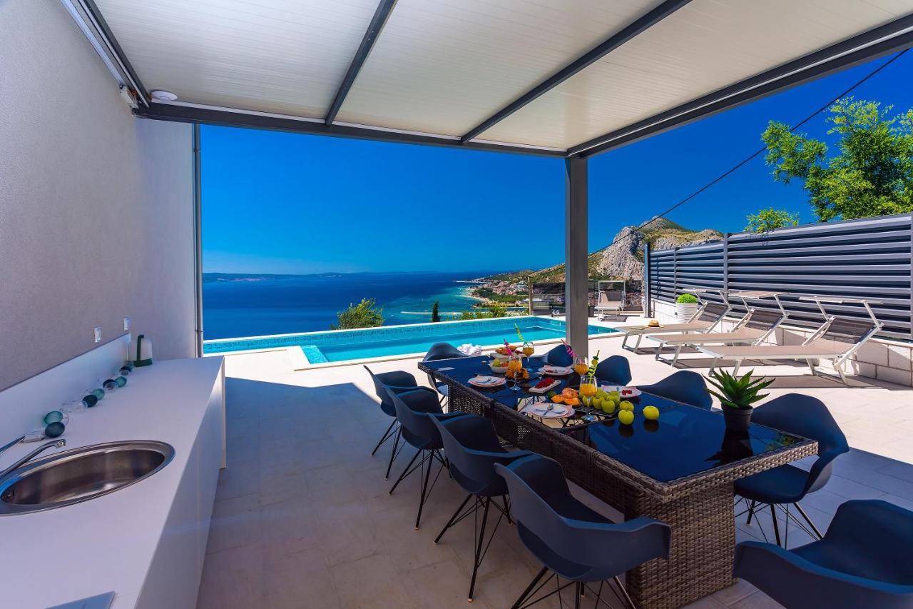 Villa Belvedere With Heated Pool, Billiards, Media Room, Sea Views,10 Pax 奥米什 外观 照片