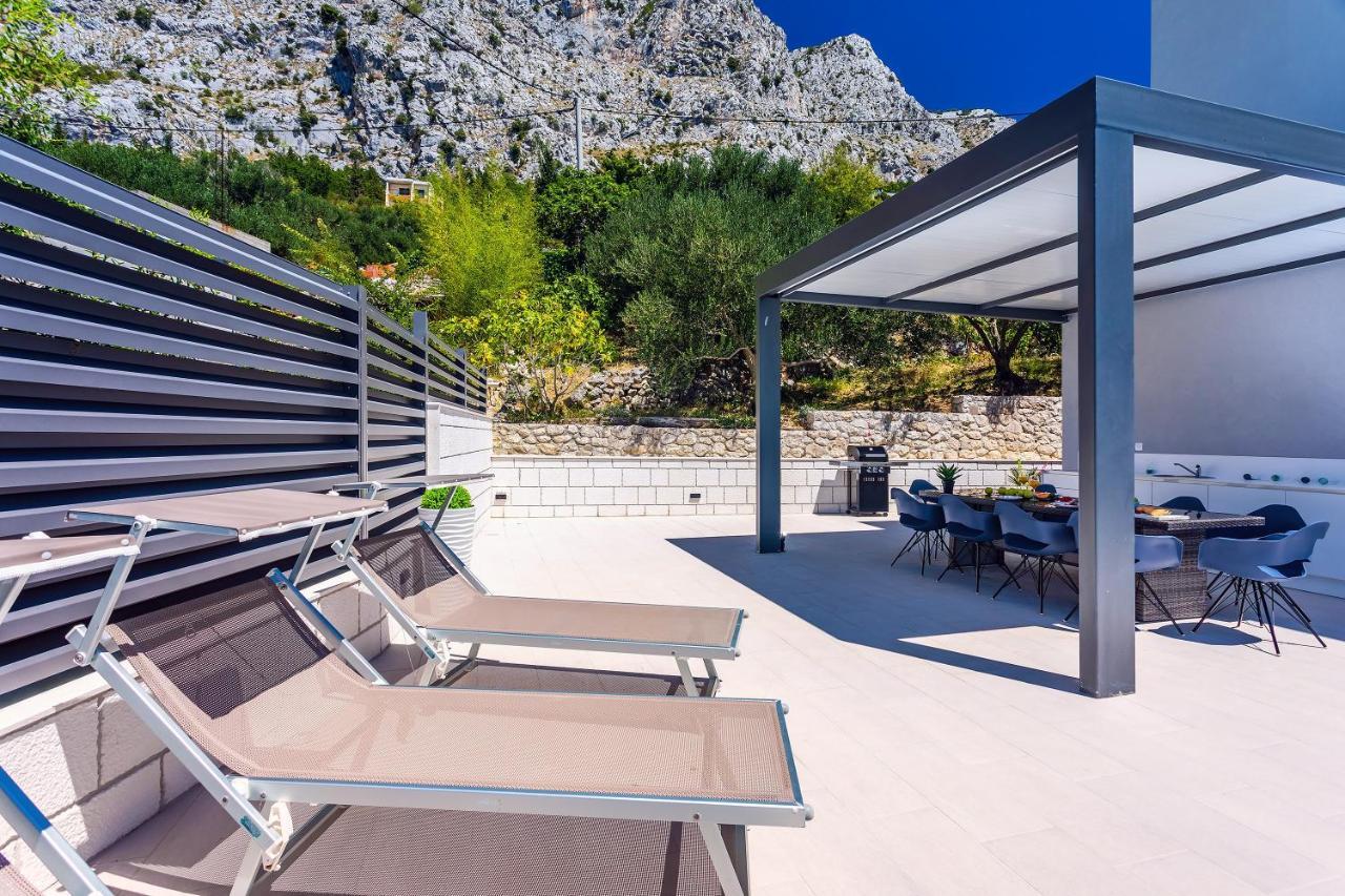 Villa Belvedere With Heated Pool, Billiards, Media Room, Sea Views,10 Pax 奥米什 外观 照片