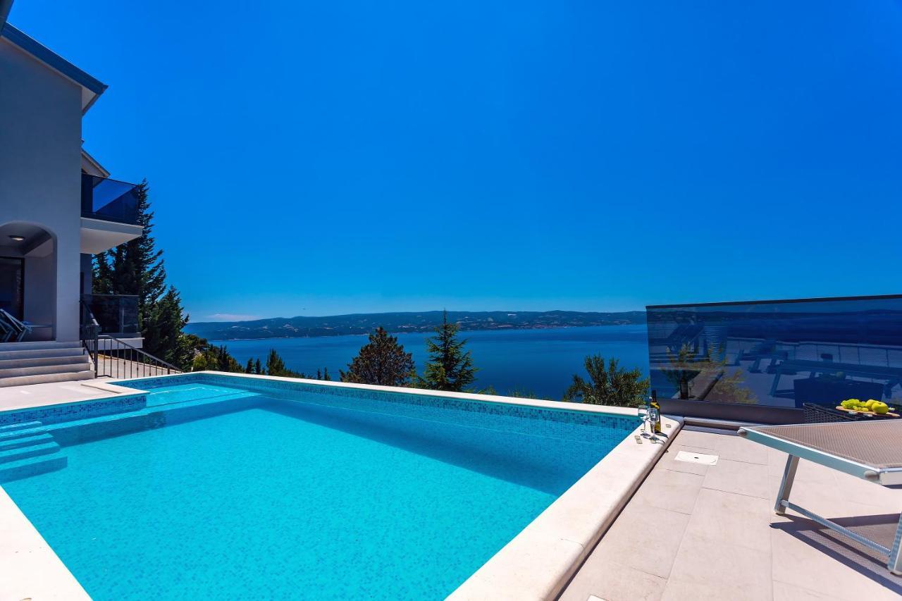 Villa Belvedere With Heated Pool, Billiards, Media Room, Sea Views,10 Pax 奥米什 外观 照片