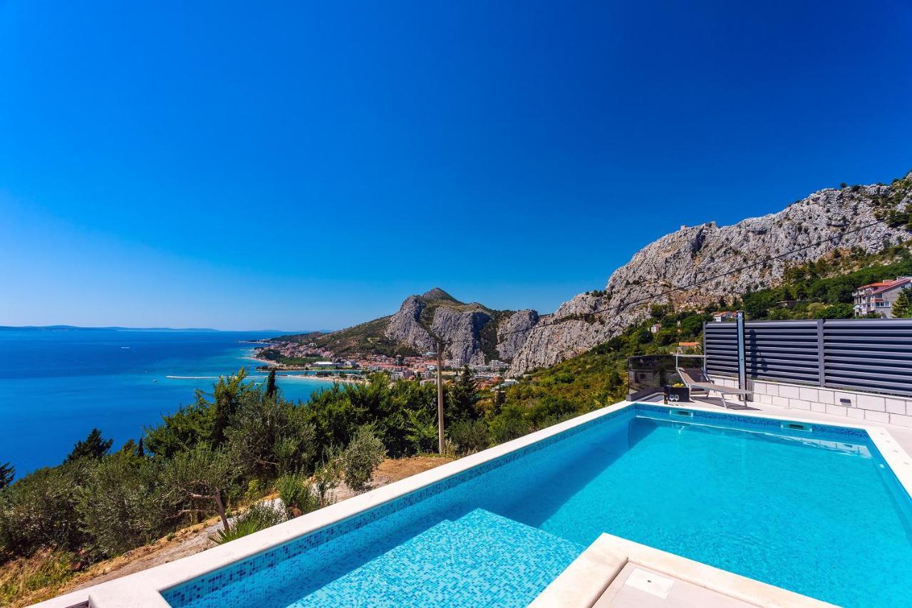 Villa Belvedere With Heated Pool, Billiards, Media Room, Sea Views,10 Pax 奥米什 外观 照片