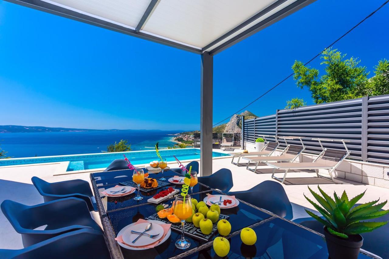 Villa Belvedere With Heated Pool, Billiards, Media Room, Sea Views,10 Pax 奥米什 外观 照片