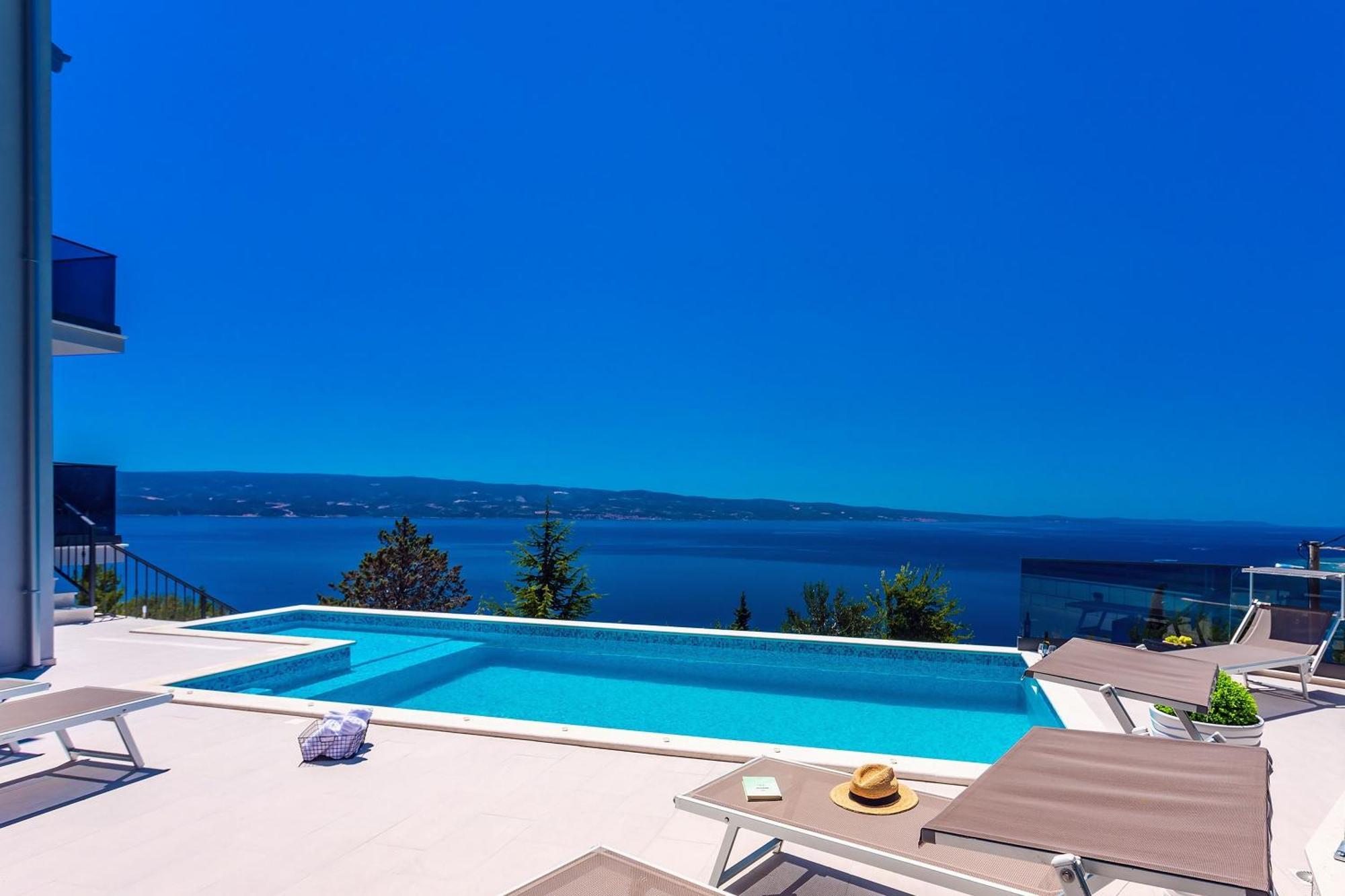 Villa Belvedere With Heated Pool, Billiards, Media Room, Sea Views,10 Pax 奥米什 外观 照片